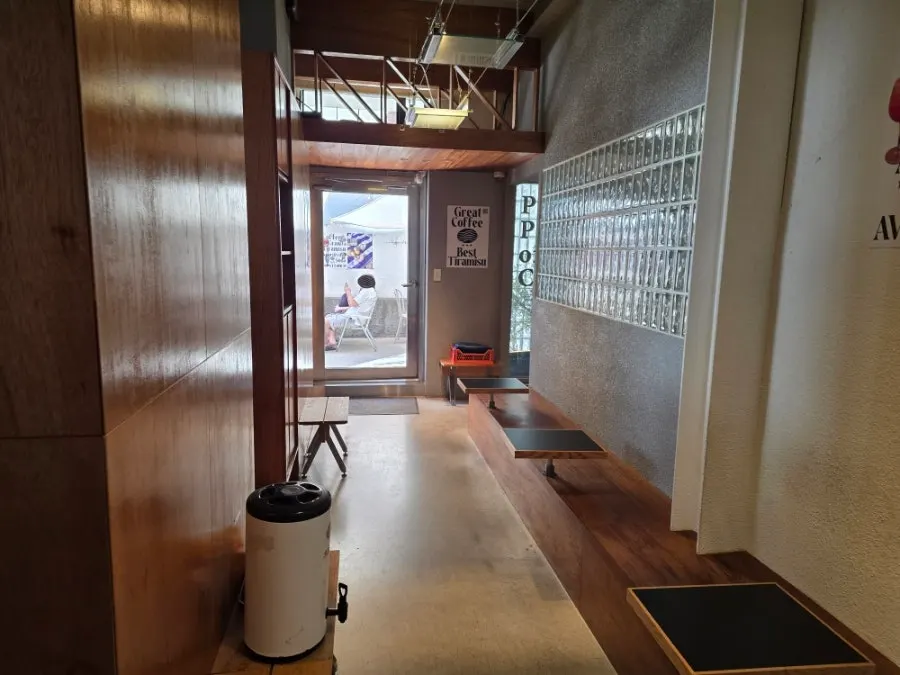 Inner room with tables