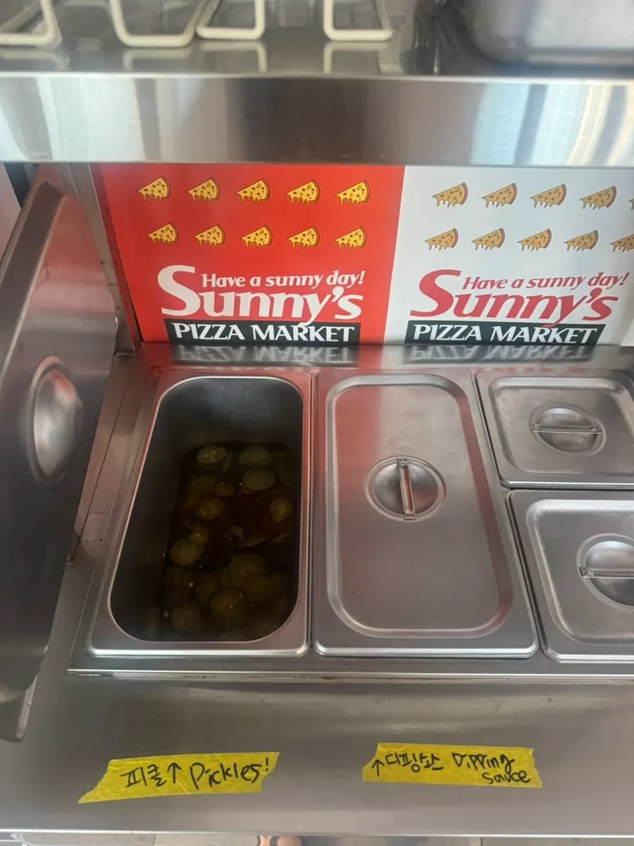 Order of regular pizza and wingettes