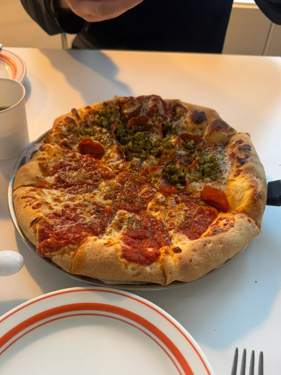 Half pepperoni and Margherita pizza