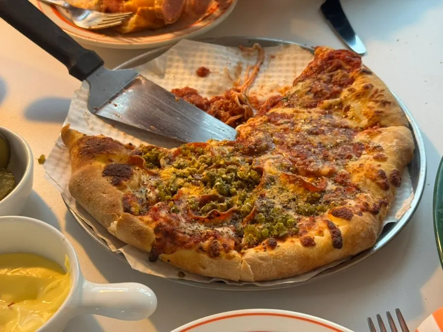Regular half-and-half pizza and wingettes spread