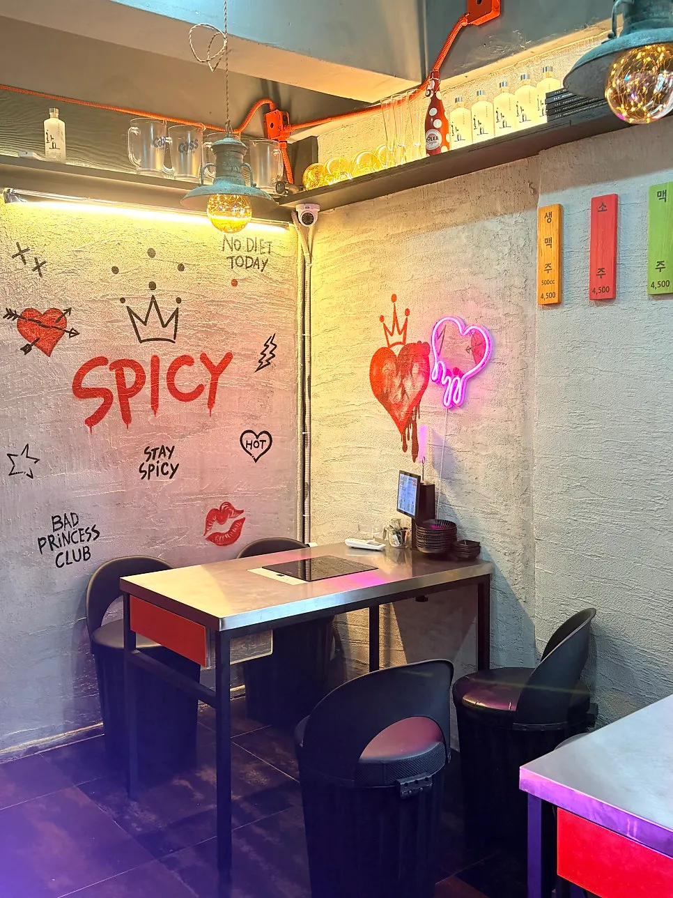 A table setting at Eungkeum Tteokbokki Yeonnam Branch