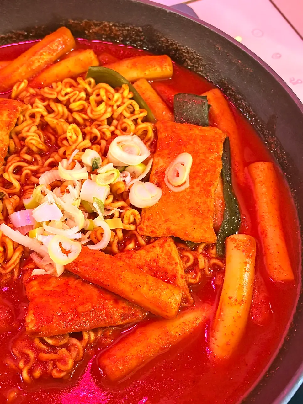 Pot of Eungkeum Tteokbokki set on the induction table