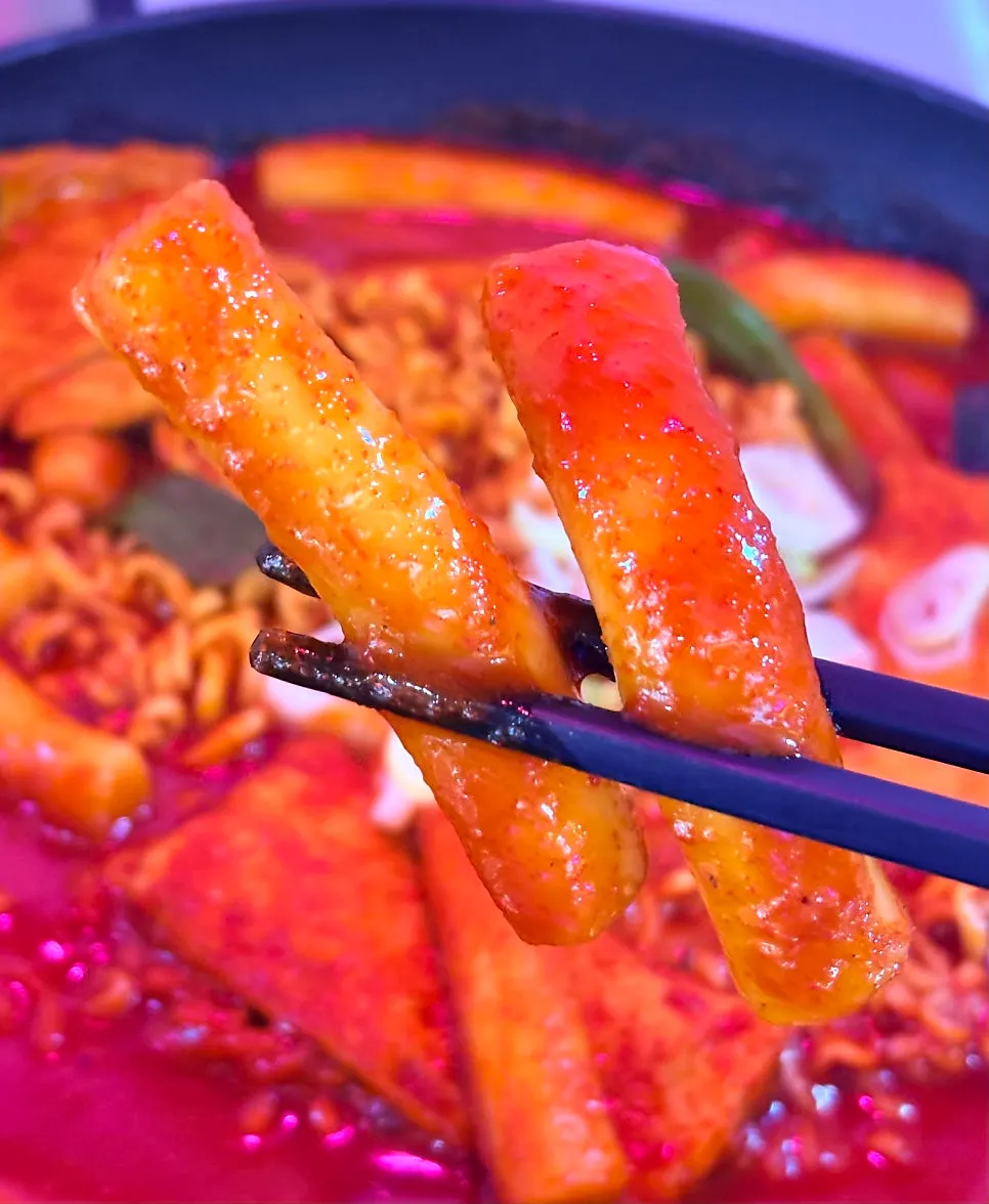 Close-up of Eungkeum Tteokbokki made with wheat-flour rice cake