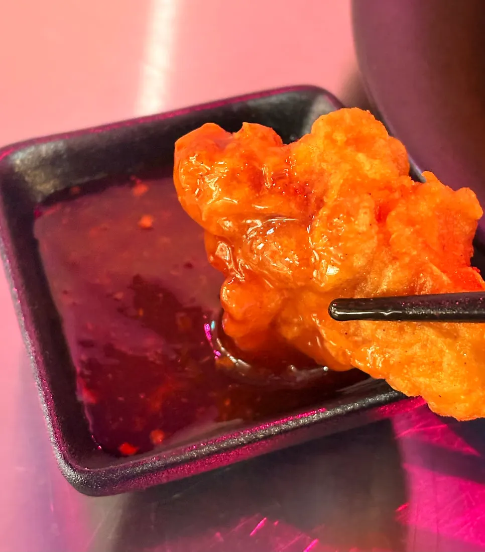 Crispy boneless fried chicken served as part of the set