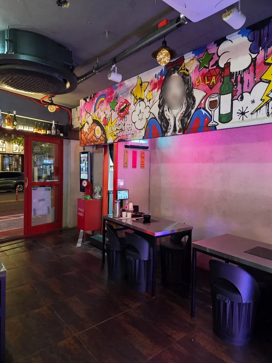Clean interior space of the snack restaurant