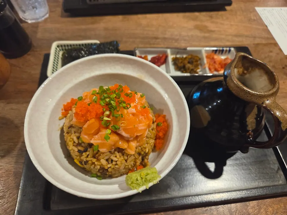 사케차즈케 연어 메뉴 한 상