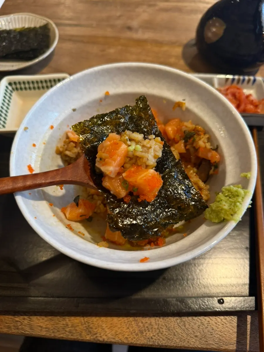 연어와 와사비를 곁들인 사케차즈케