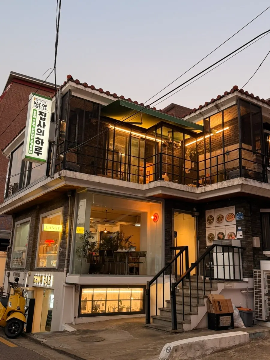 랑트 연남본점 좌석과 통유리 창