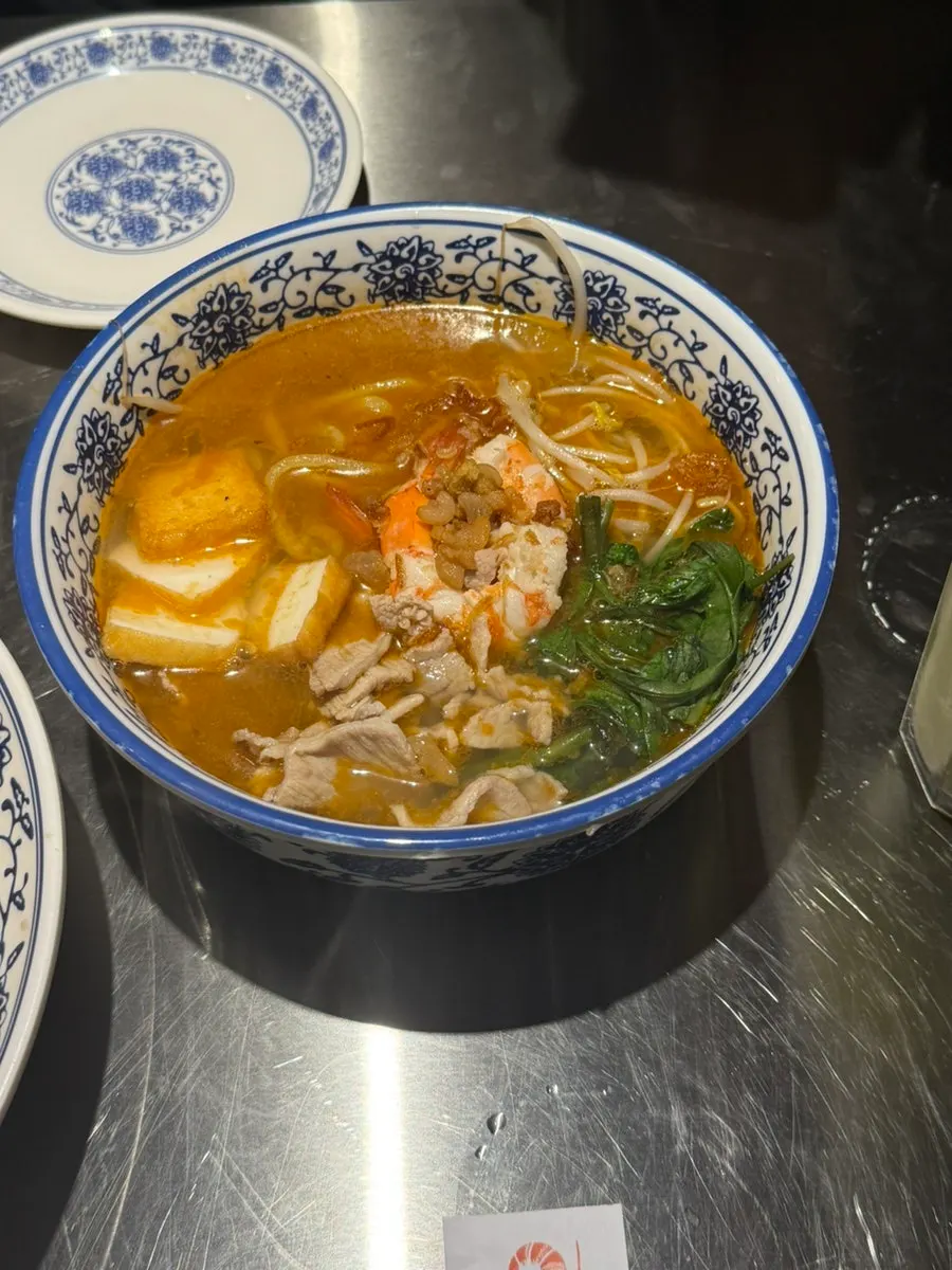 Hidangan mi dengan udang