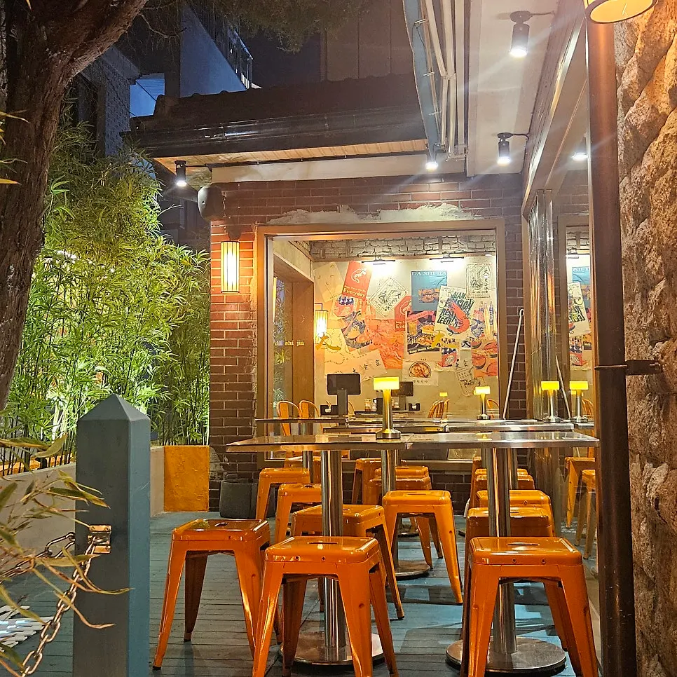 Storefront of Ttasijia Yeonnam