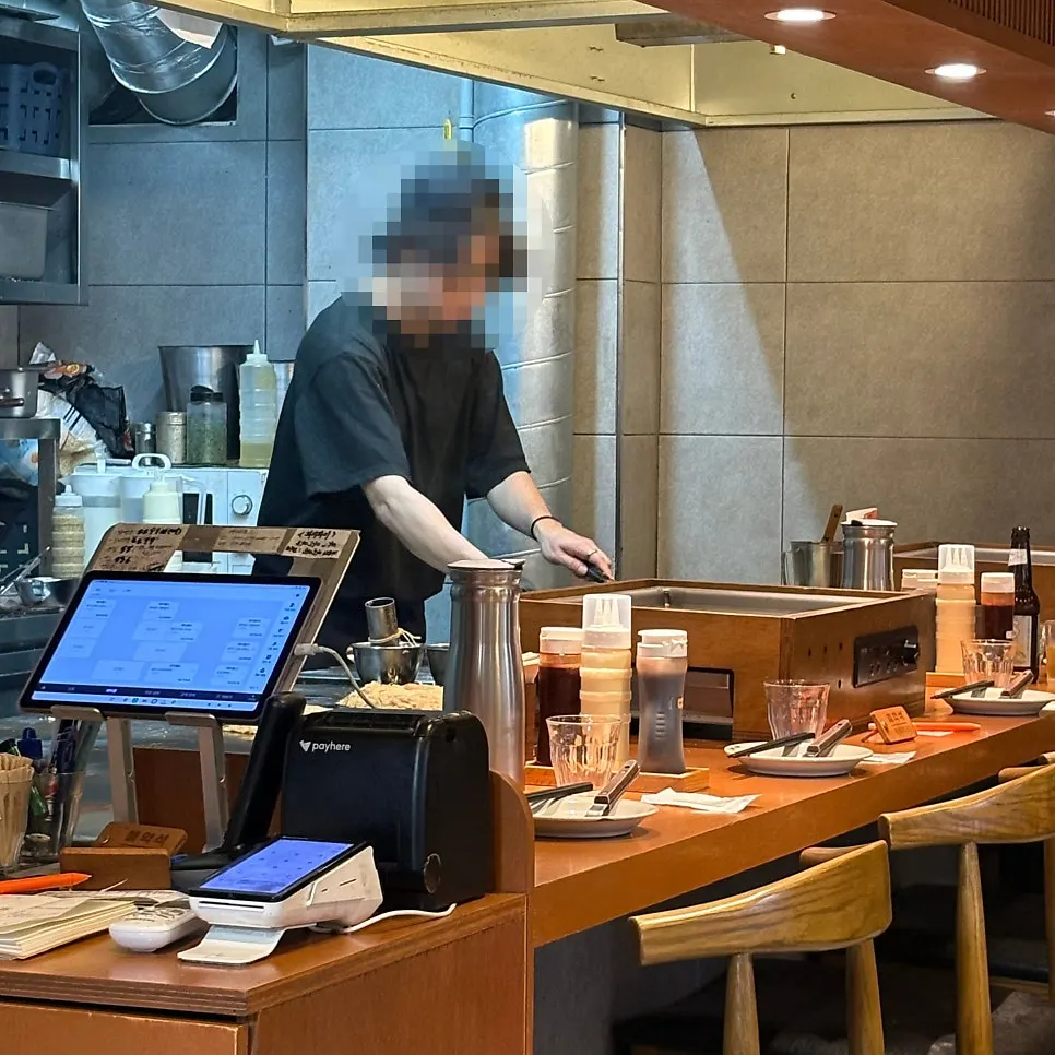 Open-window dining area at Jojo Yeonnam Branch