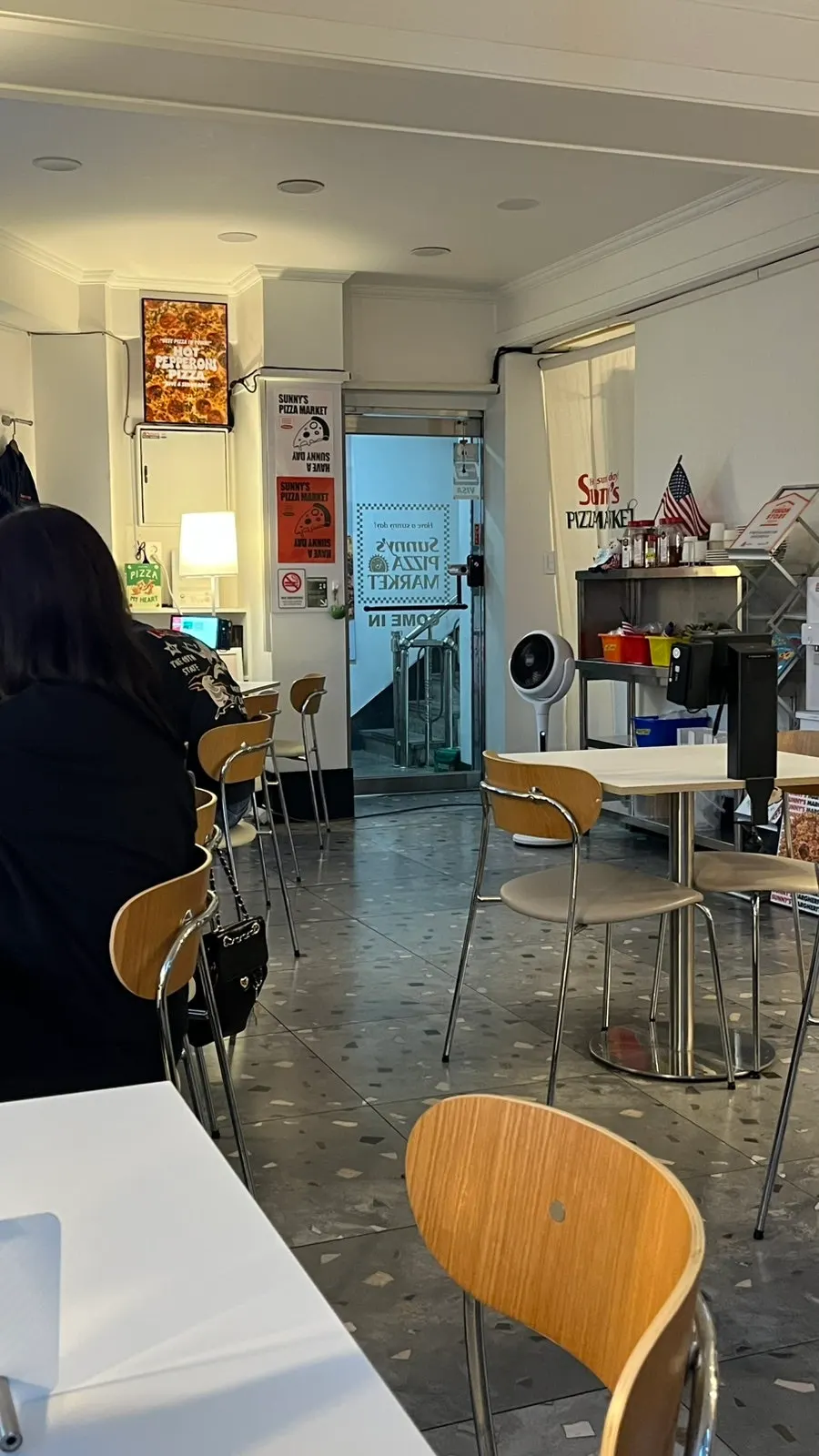 Second-floor entrance to the pizza market