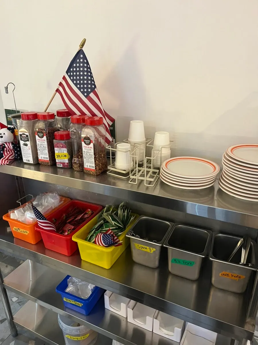 Sunny's Pizza Market self-service bar selection