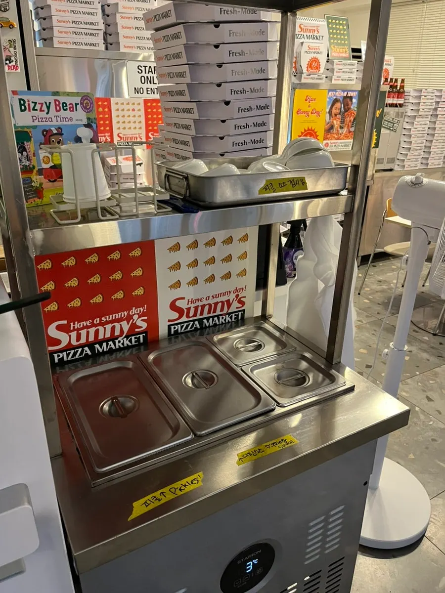 Self-service bar sauces in side-dish containers