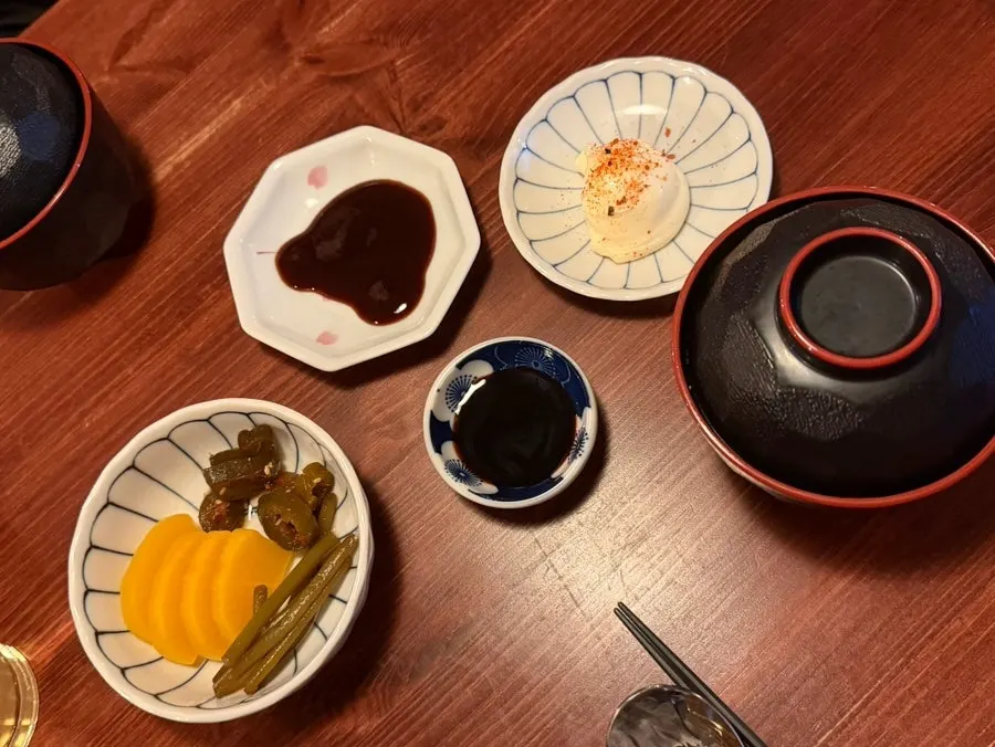 단무지와 장아찌 기본찬, 된장국 상차림
