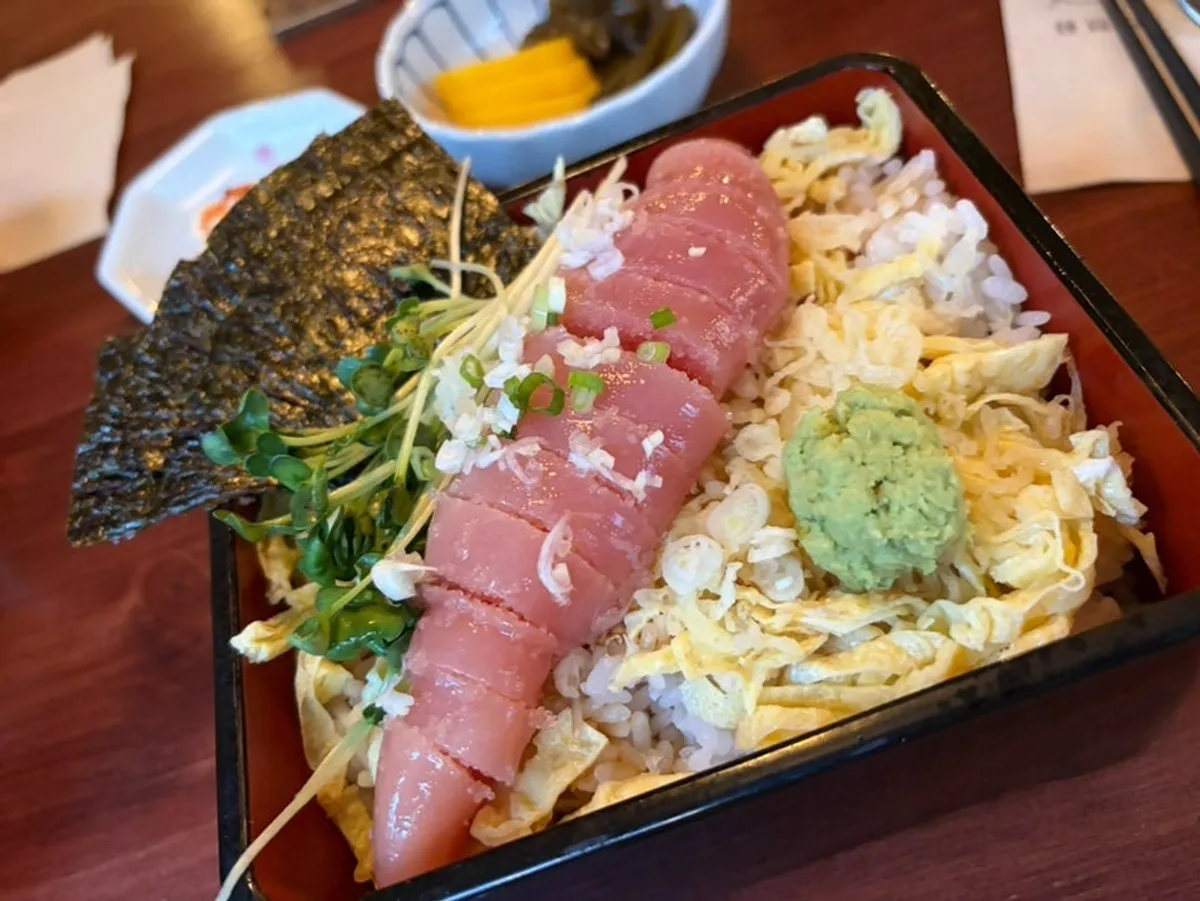 Tarako-don set with clear soup, mayo sauce, and pickled radish