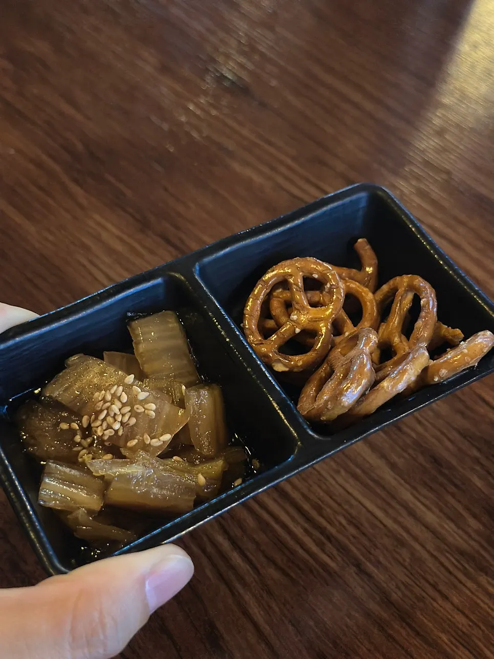 프레첼과 배추무침 기본안주
