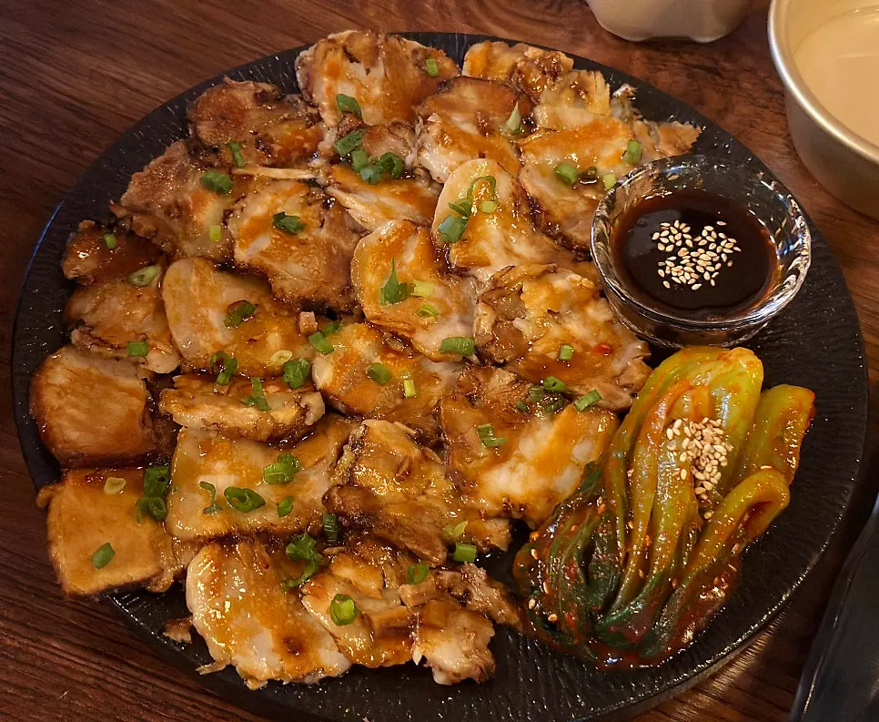 동파수육과 전통주 상차림