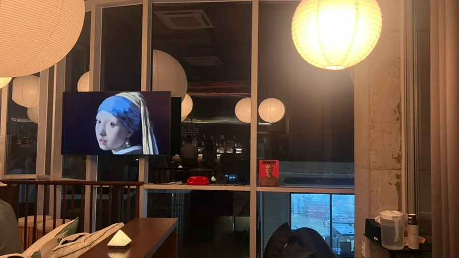 초인종이 있는 바 입구