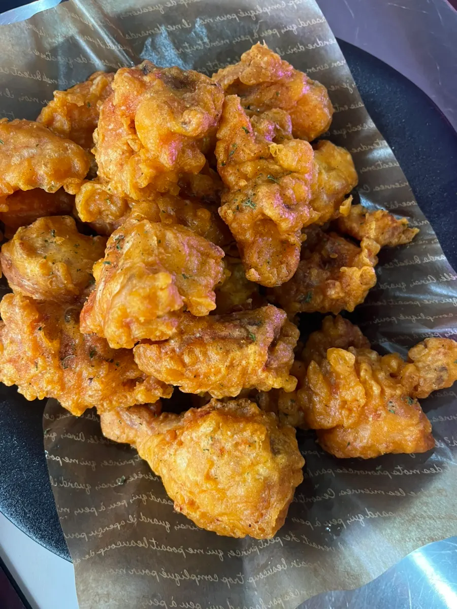 A whole fried chicken at Eungkeum Tteokbokki Yeonnam Branch