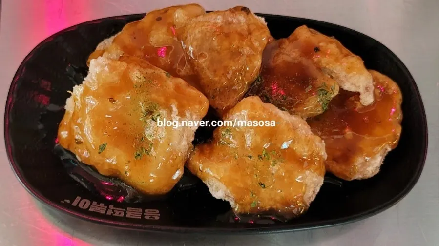 끓고 있는 오리지널 맵기 떡볶이