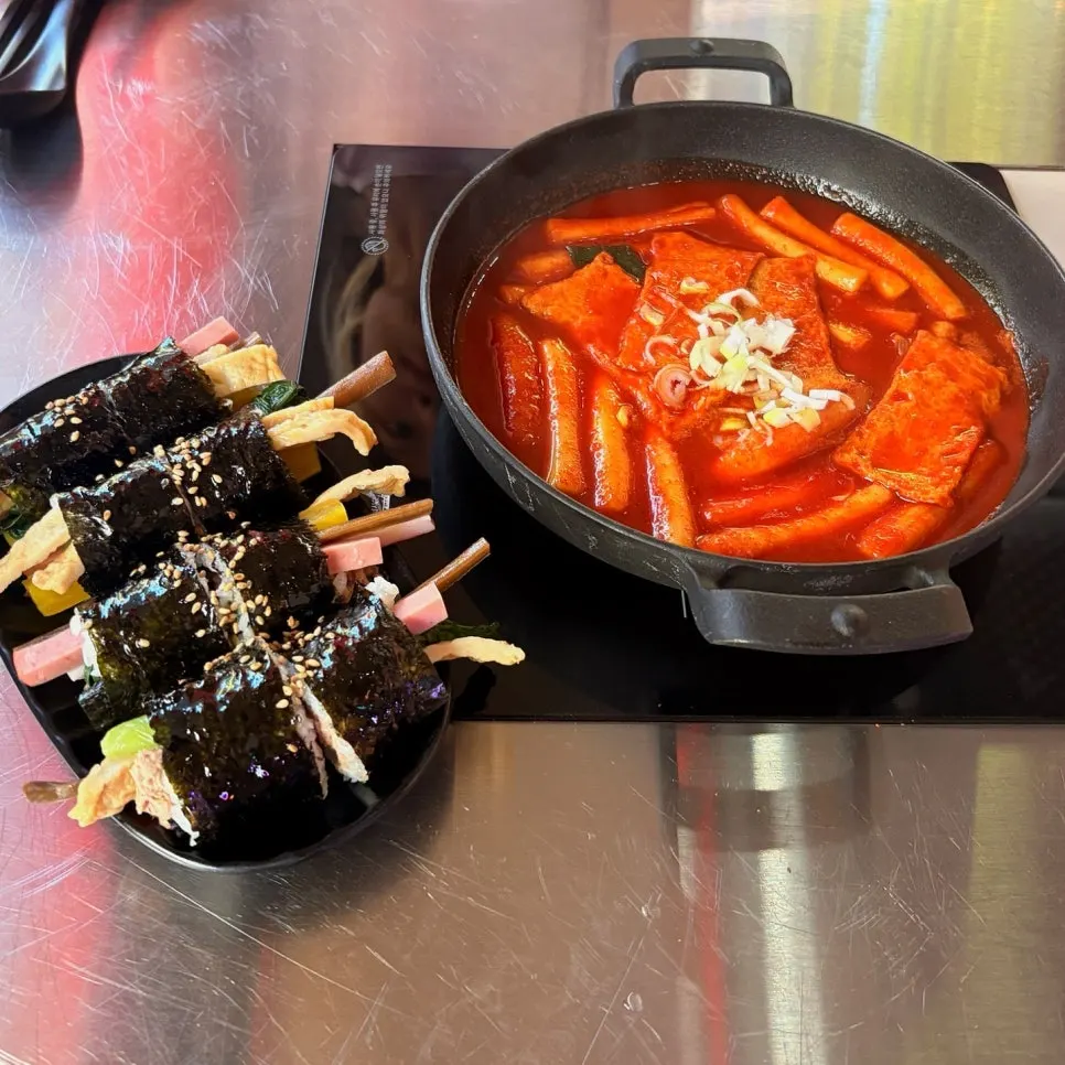 반마리 치킨세트와 꼬마김밥 주문 메뉴판