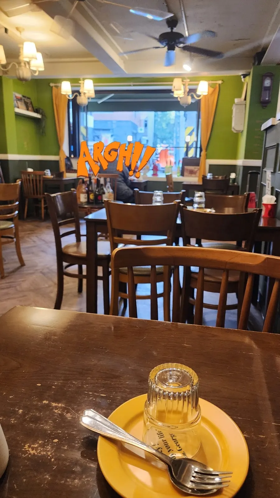 Vertical photo of the exterior of Hey Joji in Yeonnam-dong