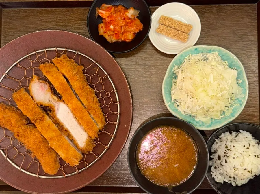 Kimchi katsu nabe and sang loin katsu served as full set meals