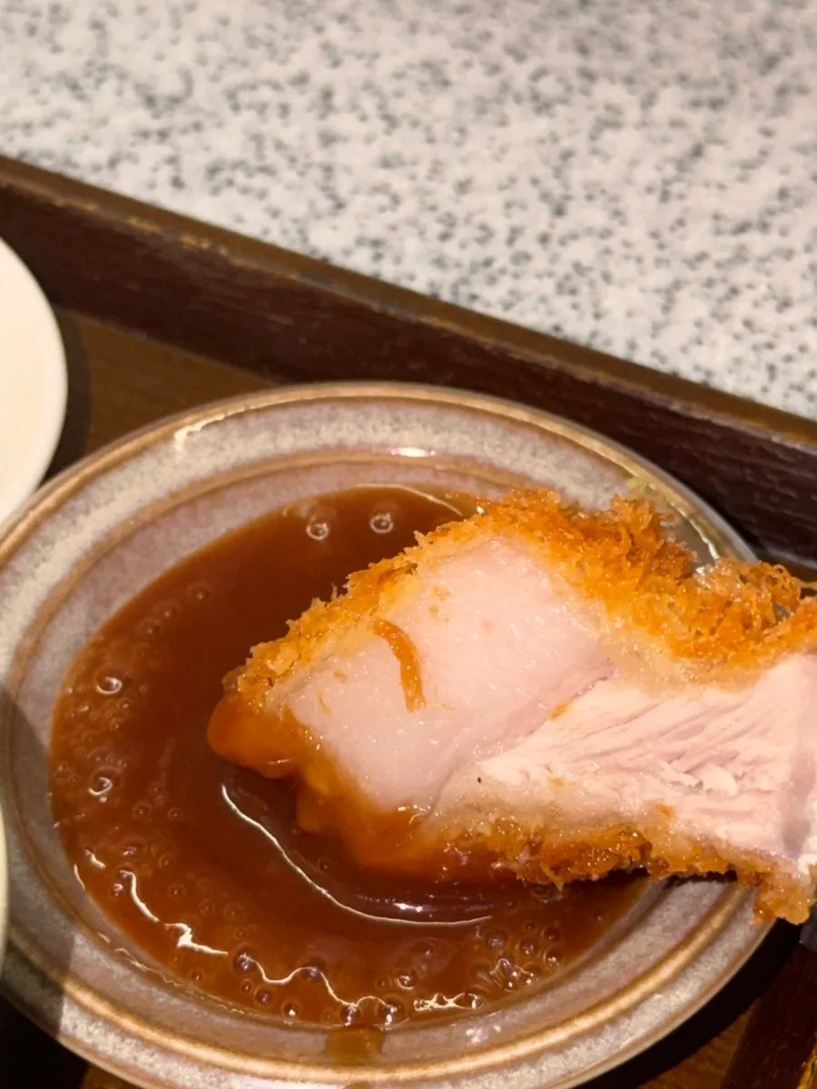 Cabbage salad served with tonkatsu