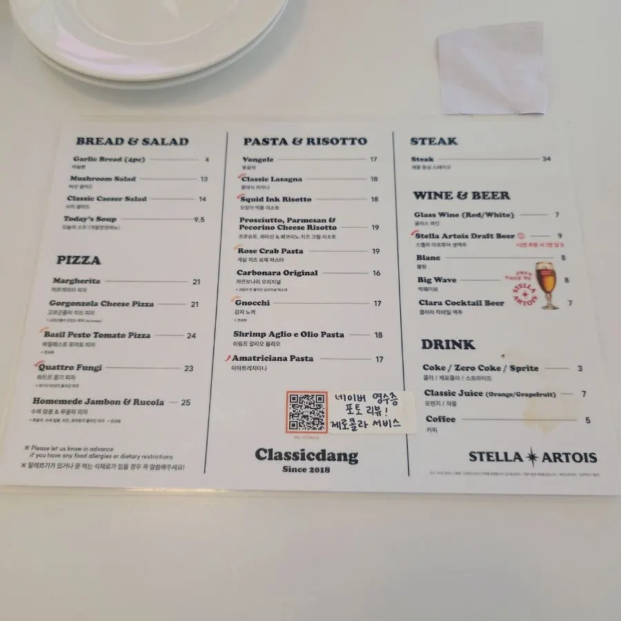 Choosing Italian-style dishes from the Classicdang menu