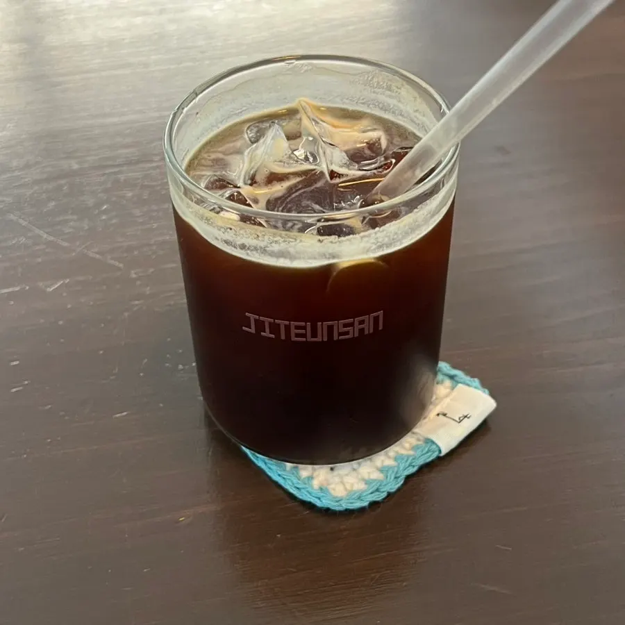 Americano paired with cheesecake
