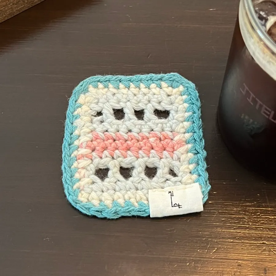 Cute colorful tea coaster at Jitheunsan