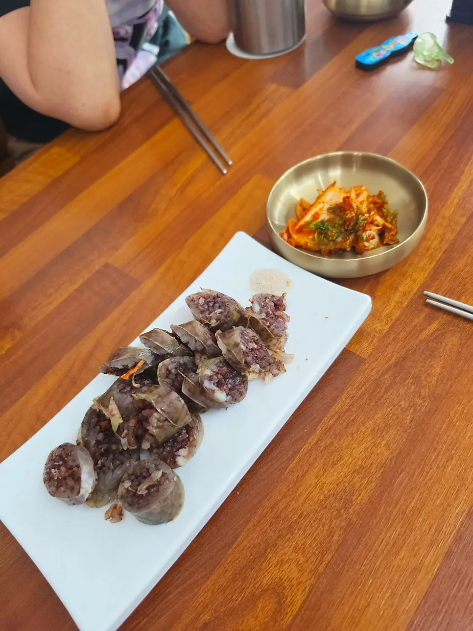 맛보기로 나온 순대와 소금