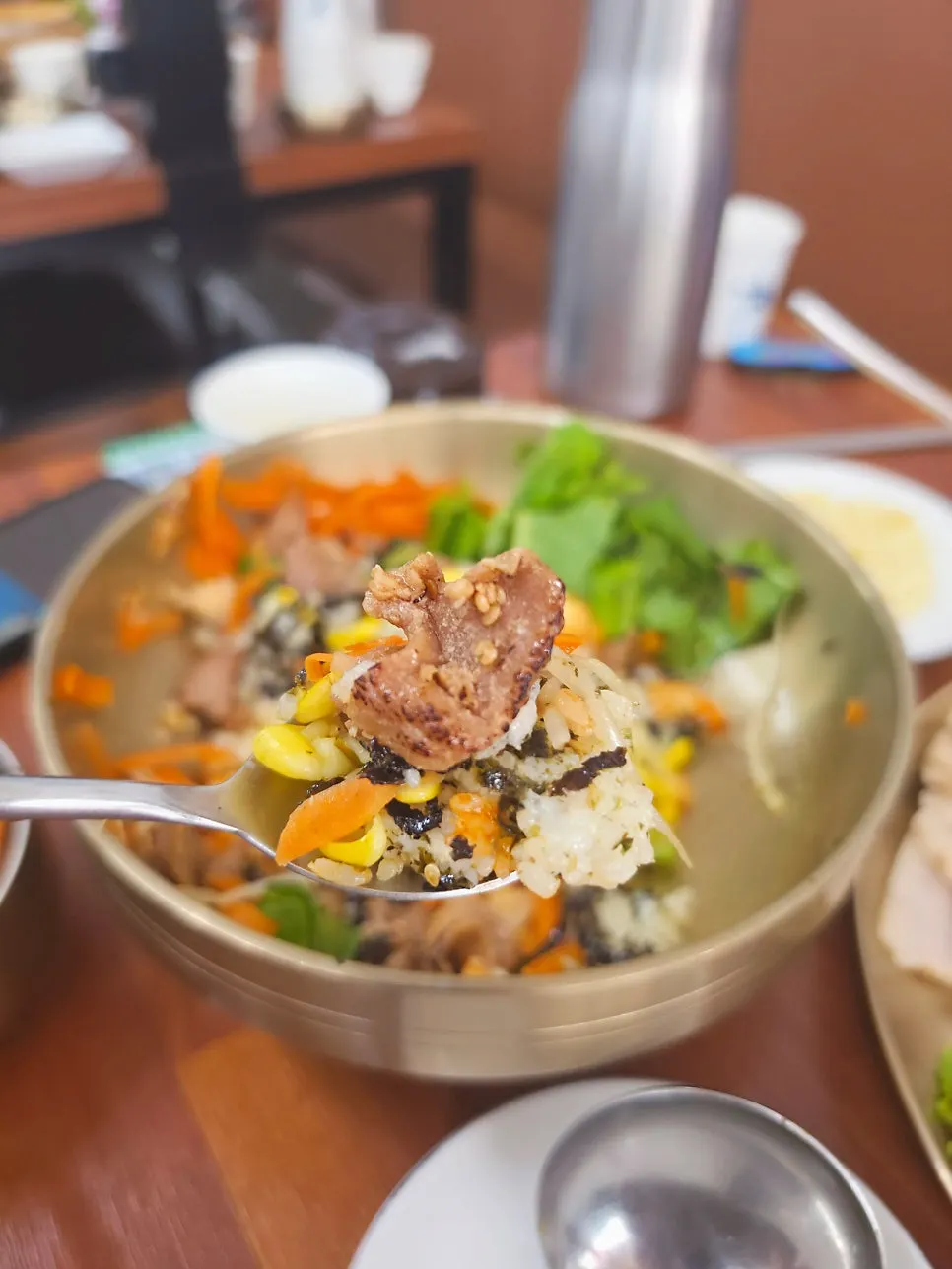 고추장을 넣어 비빈 불고기비빔밥