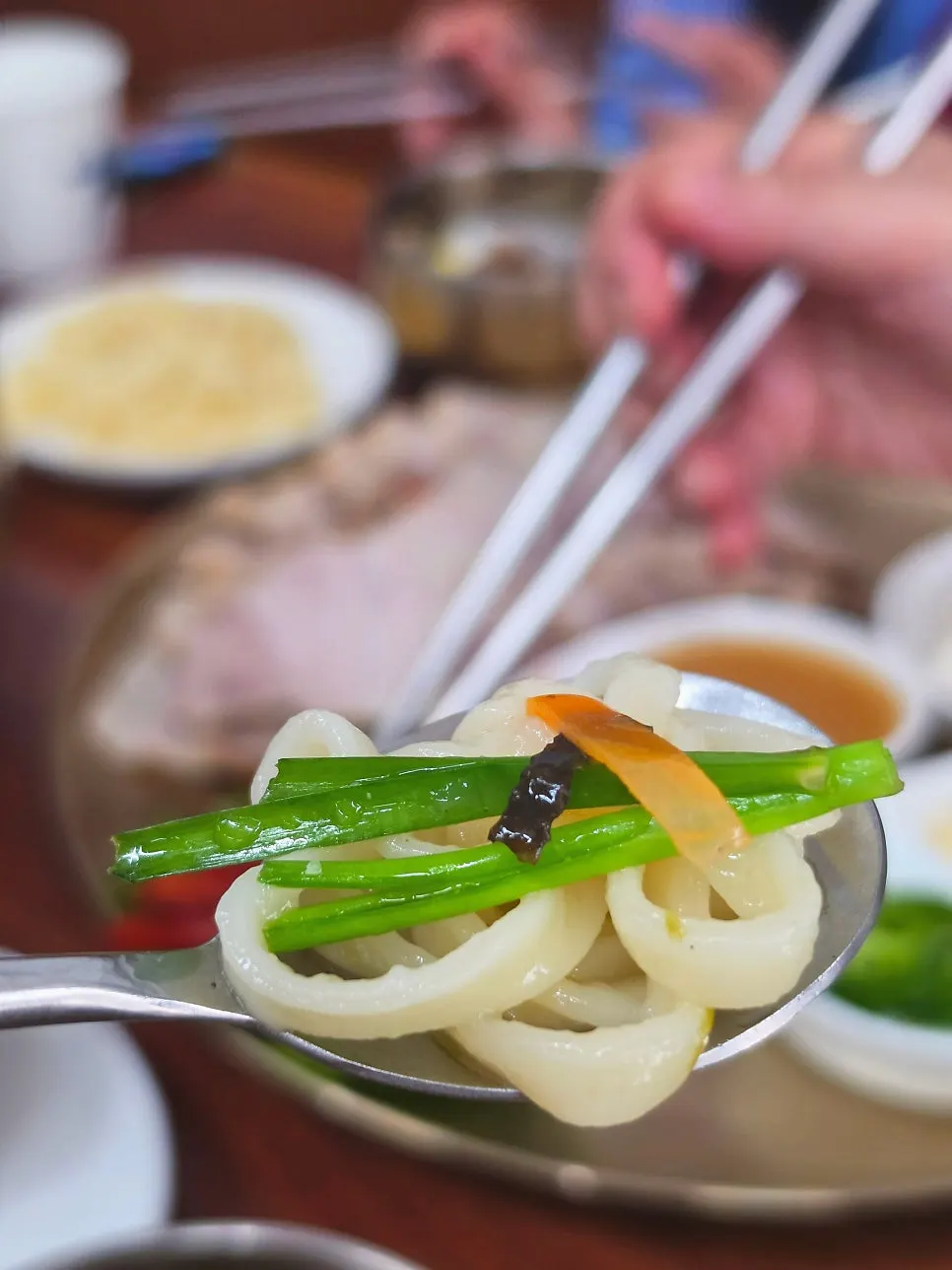 뽀얀 멸치육수 칼국수 국물