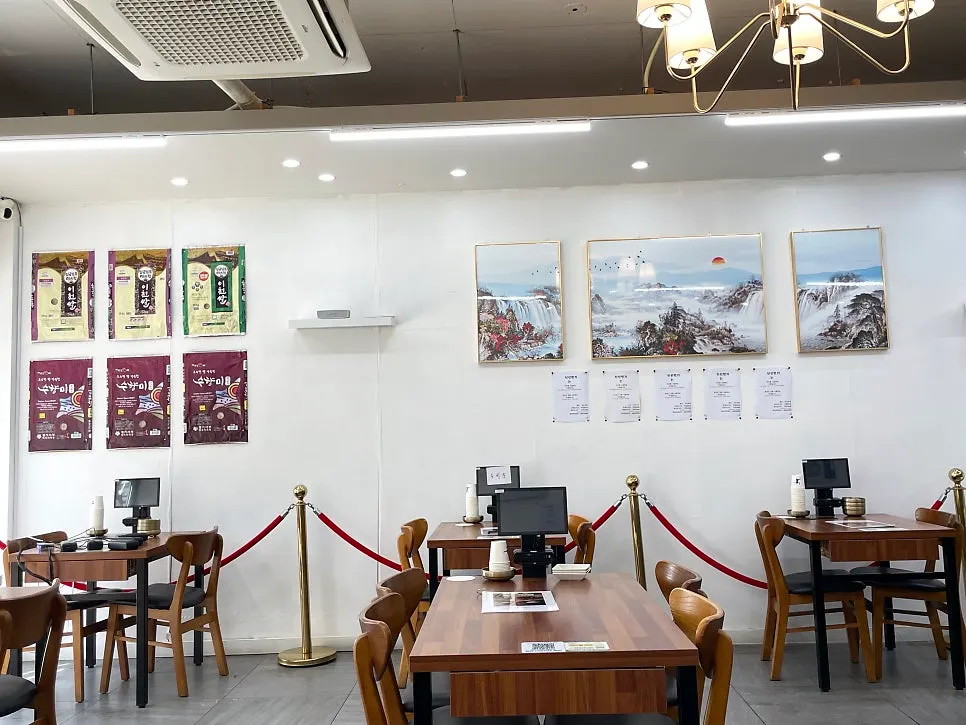 Full view of the dining hall tables at Sinseon Myeonga