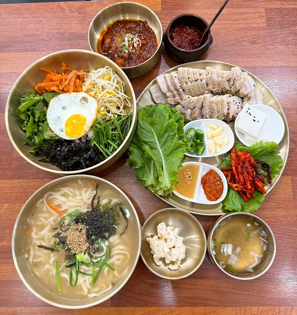 A full spread with kalguksu, bibimbap and bossam
