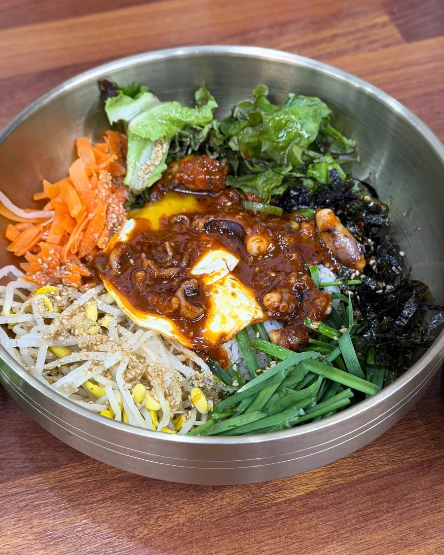Octopus bibimbap mixed with the seasoning sauce