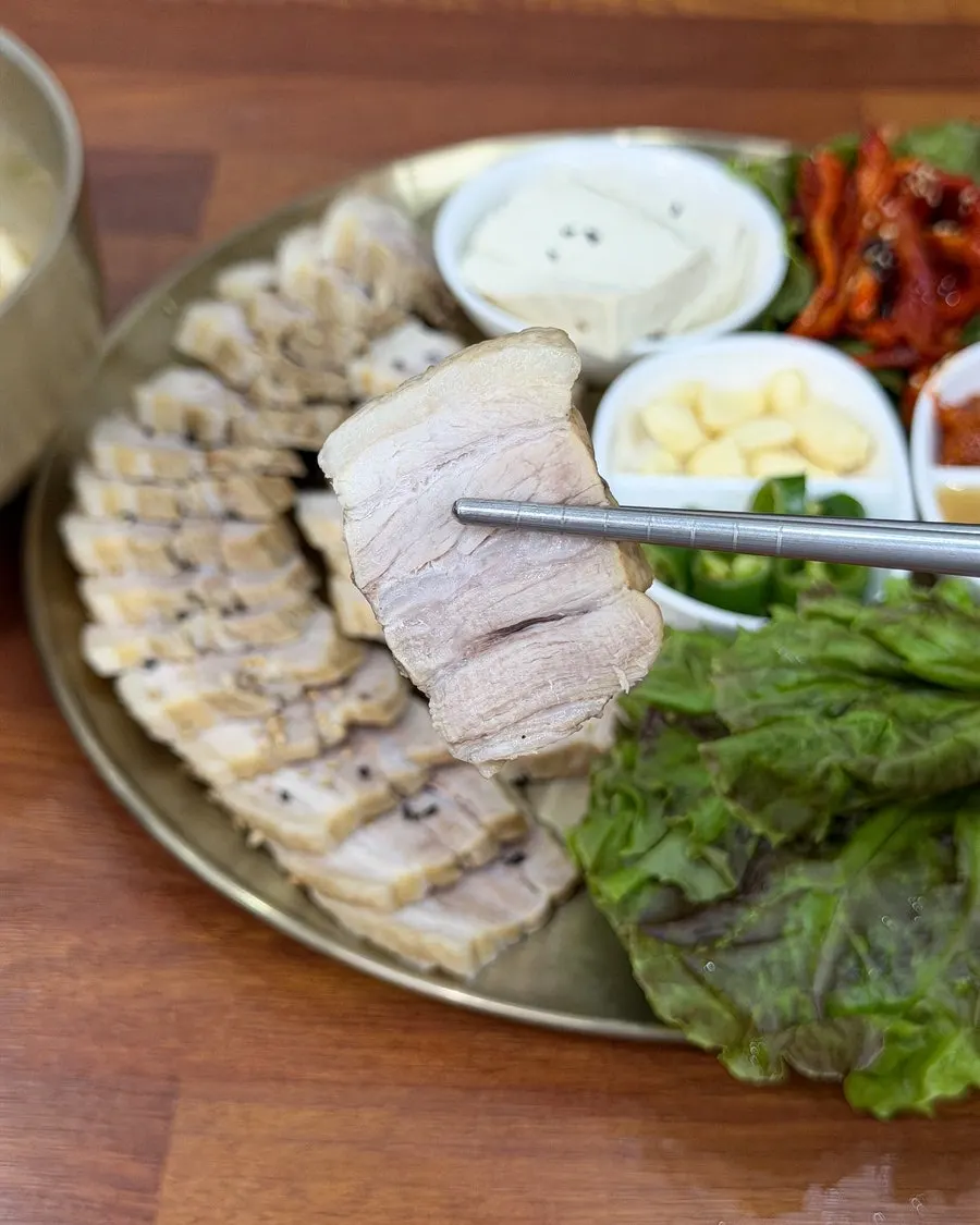 A plate of well-boiled bossam pork