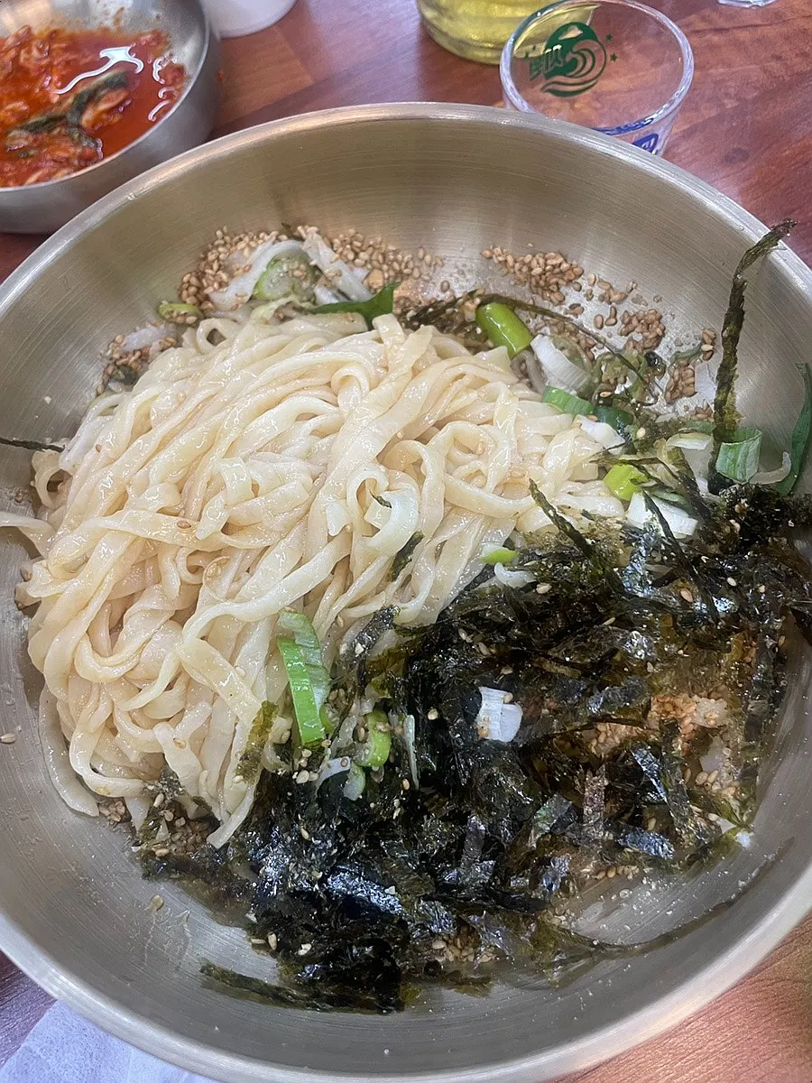보쌈을 먹던 중 나온 추가 상차림