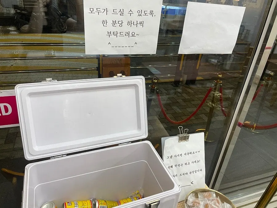 보쌈과 들기름칼국수를 함께 놓은 상