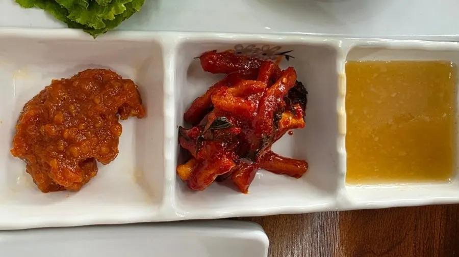 A plate of boiled pork with a good meat-to-fat ratio