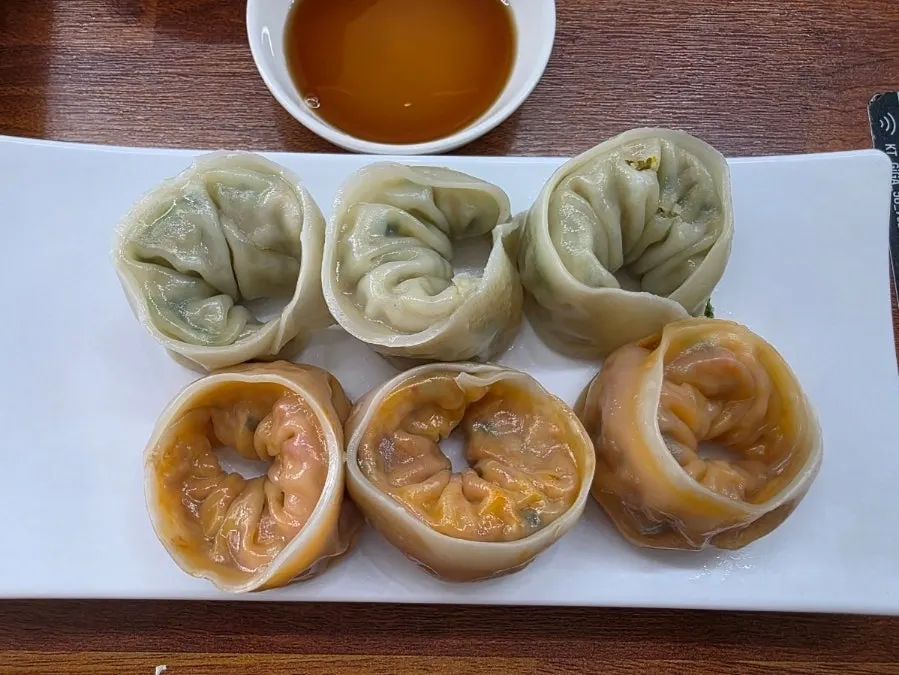 Steamed dumplings including kimchi and meat varieties