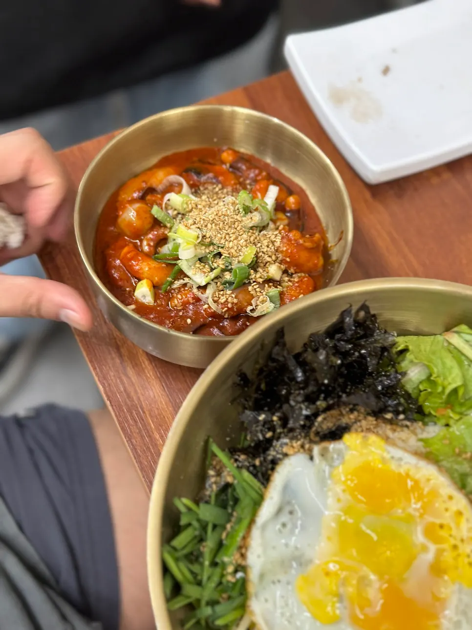 맑은 국물의 멸치칼국수 한 그릇