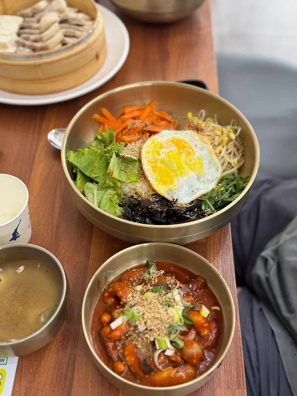 비벼 먹은 매콤한 낙지비빔밥