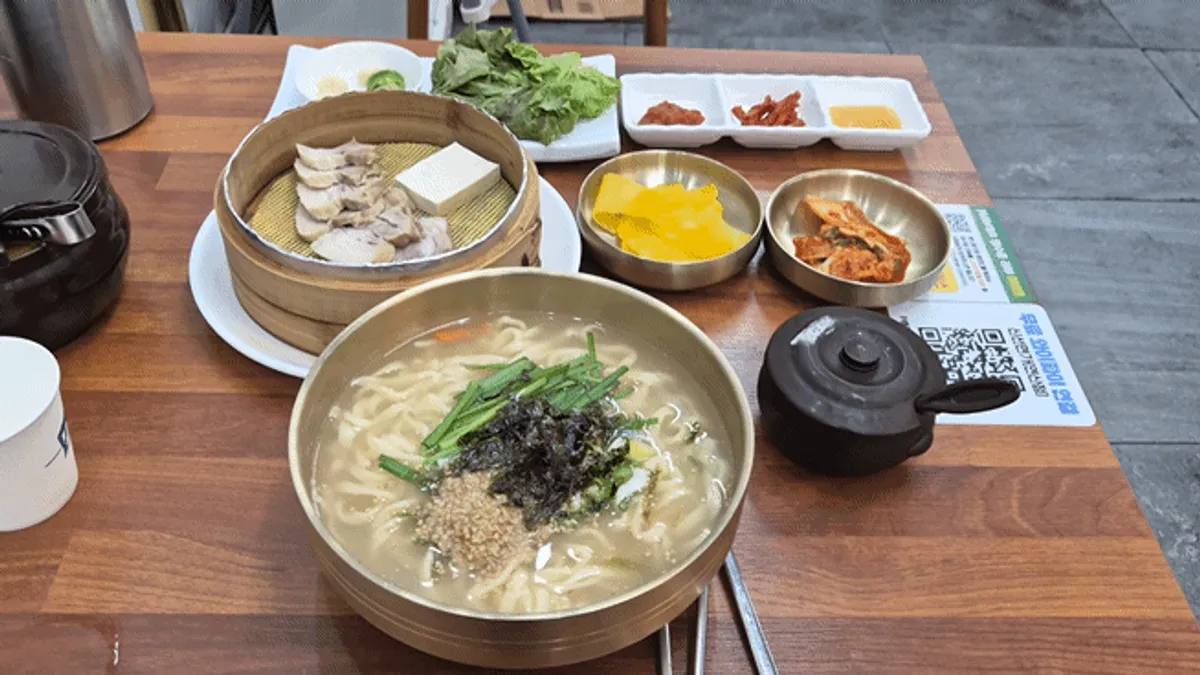 Generous portion of kalguksu