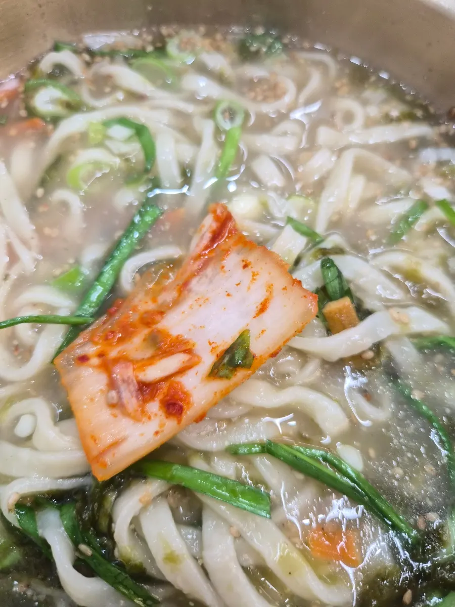 Bossam with shredded dried radish and wrap vegetables