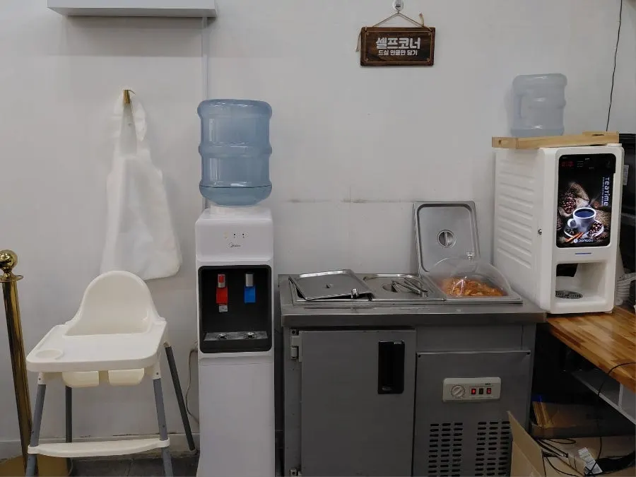 Neatly arranged interior at Sinseon Myeonga