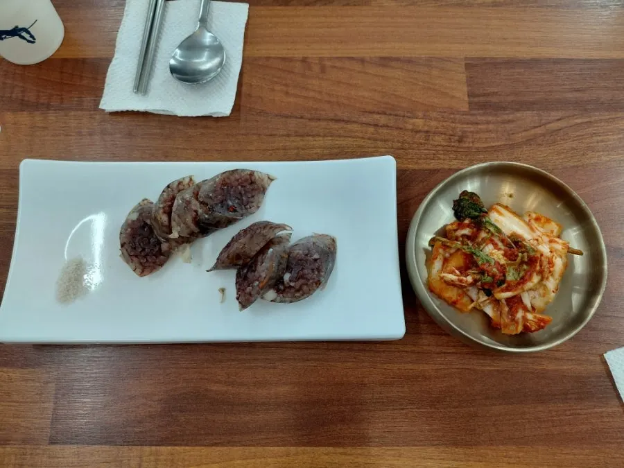 Tasting sundae and basic side dishes