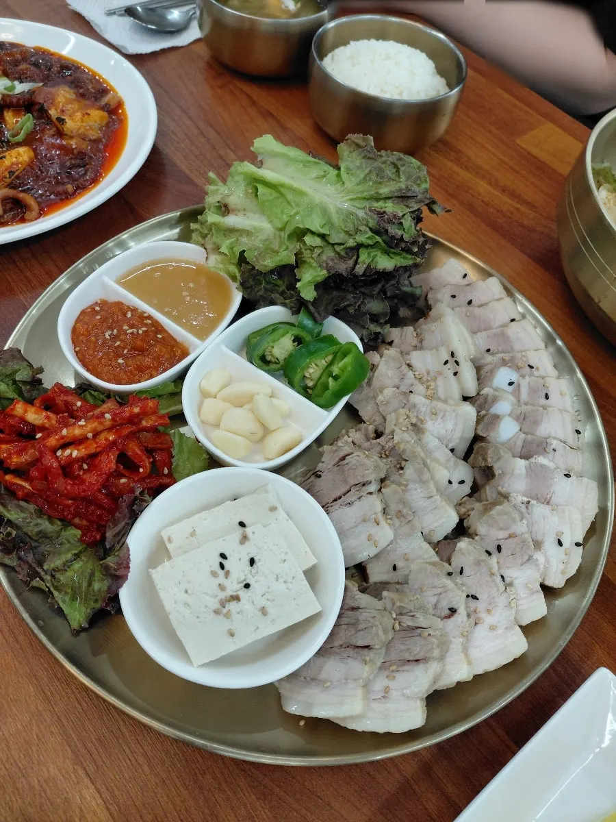 Tenderly boiled bossam pork
